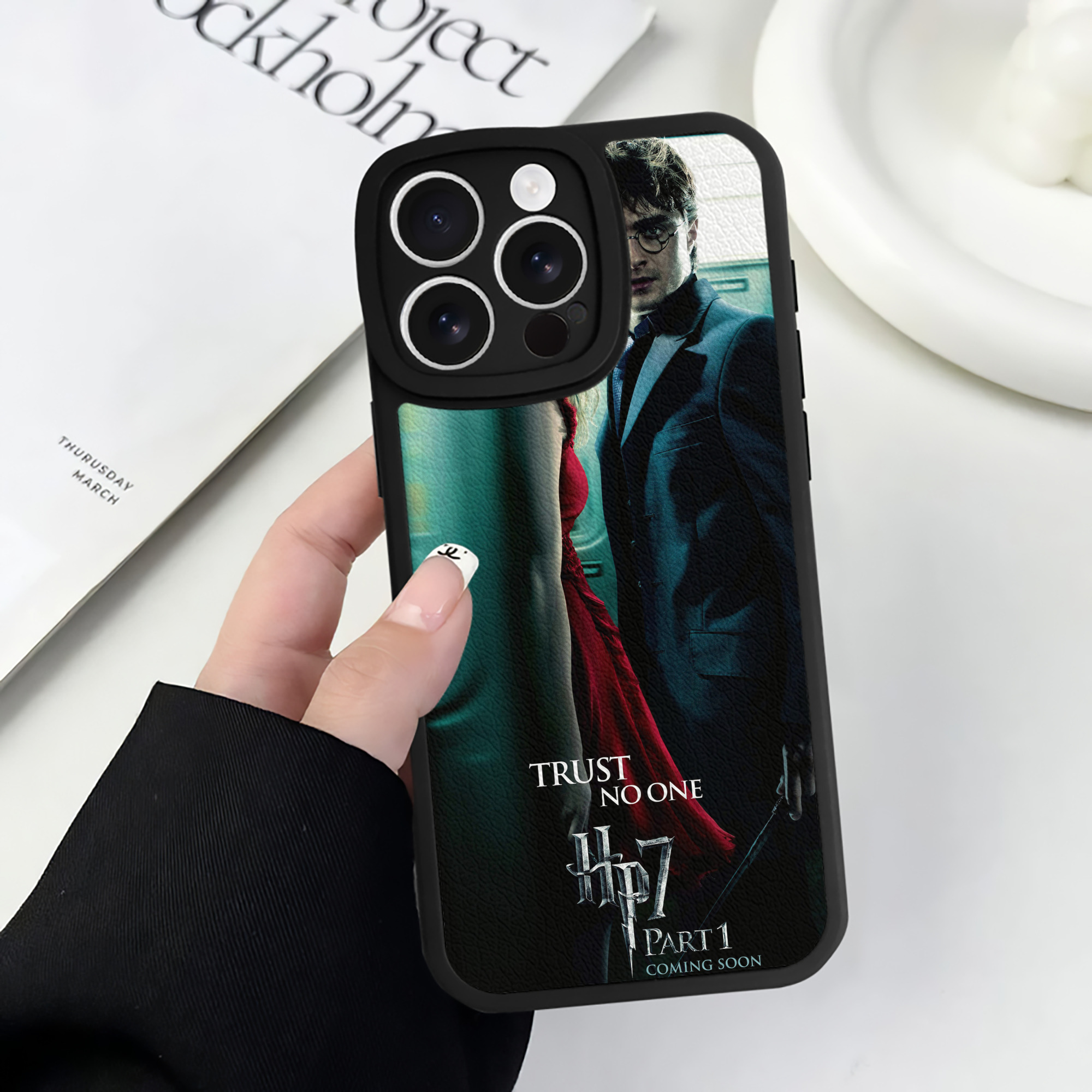 （画像用） Harry Potter ハリー・ポッターシリーズ 【iPhone 16シリーズ対応】シリコンスマホケース（レザー調） 材質：シリコン